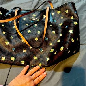 Coach Tote bag. Lots of room in this bag.